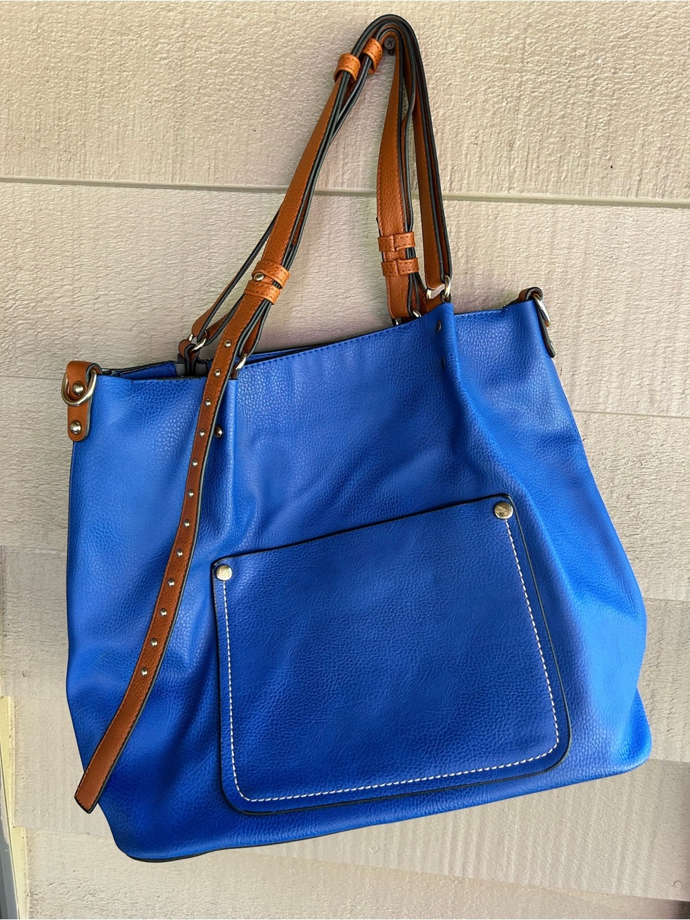 Bold blue tote faux leather. Roomy short straps